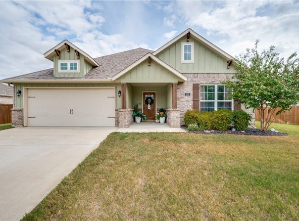 112 Kens Court, Pilot Point, TX 76258