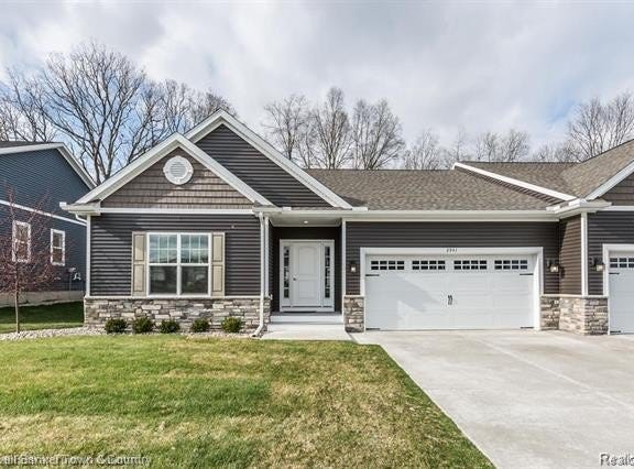 2941 Blue Sky Drive, Howell, MI 48843