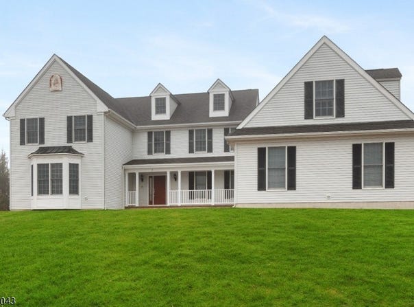 3 Manchur Ct, Raritan Twp., NJ 08822-4038