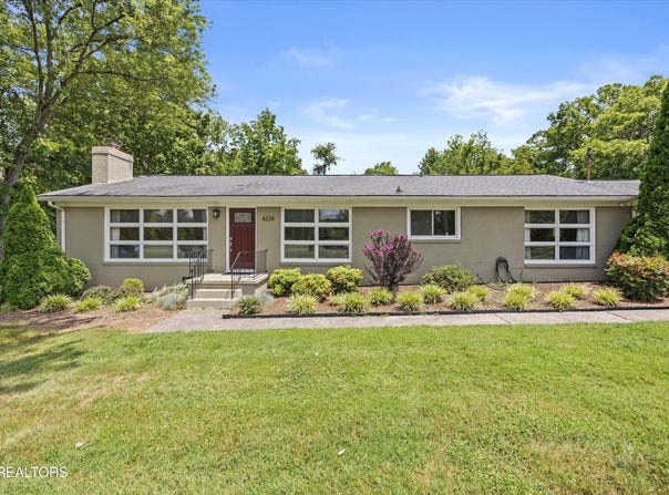 4224 NE Clairmont Drive, Knoxville, TN 37918