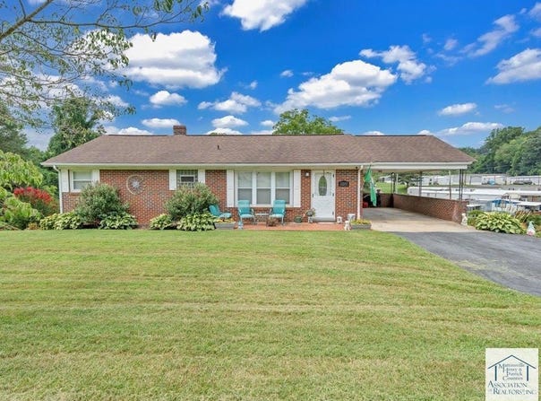 3297 Daniels Creek Rd, Collinsville, VA 24078