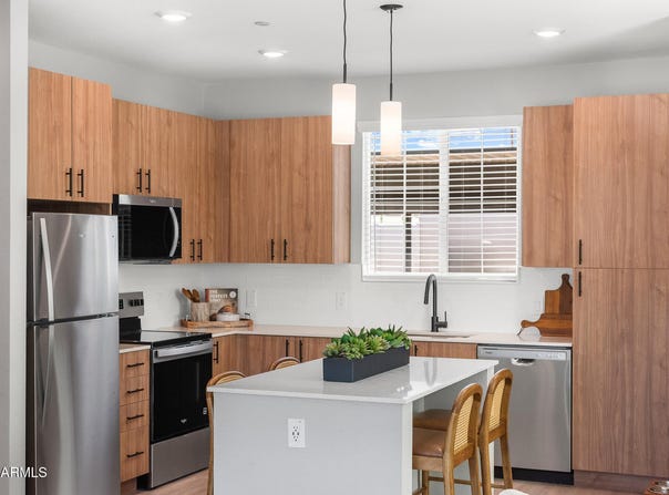 1297 E Broadway Avenue, Apache Junction, AZ 85119