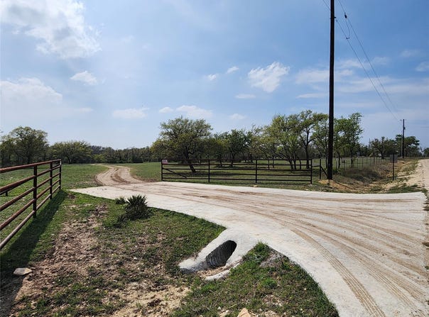 212 Oak Glen LN, Briggs, TX 78608