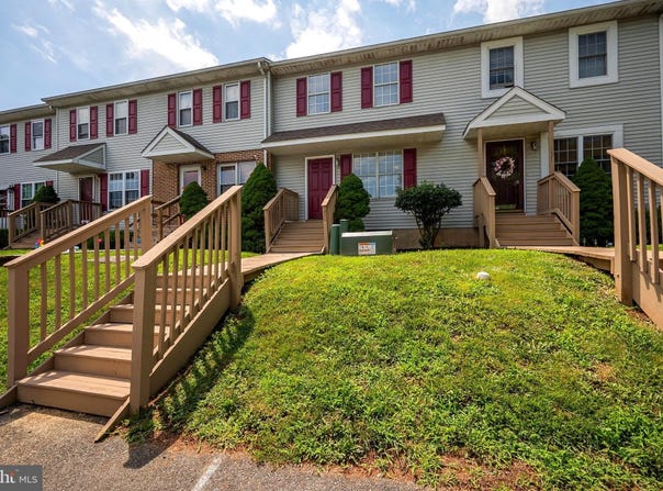 230 COBBLE CREEK CURVE, NEWARK, DE 19702