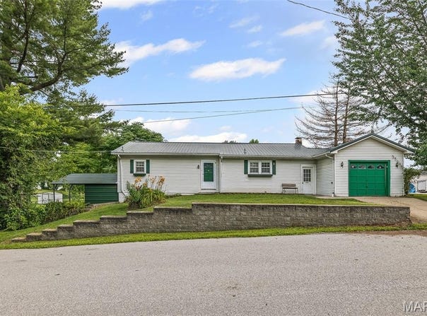 607 Mulberry Street, Godfrey, IL 62035