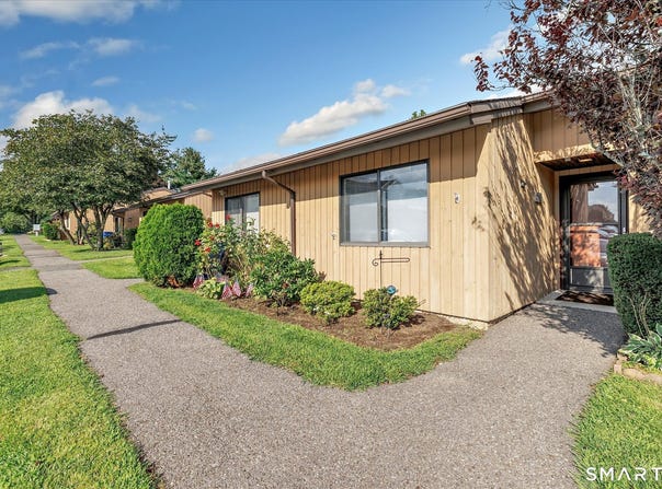 426 Asbury Ridge, Shelton, CT 06484
