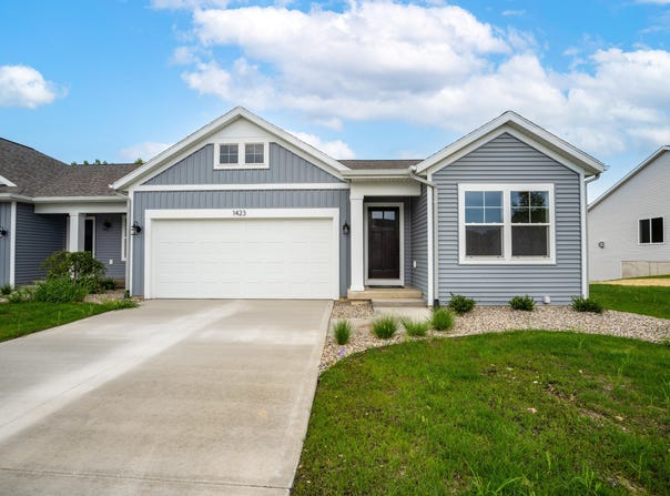 1423 N Village Circle, Kalamazoo, MI 49009
