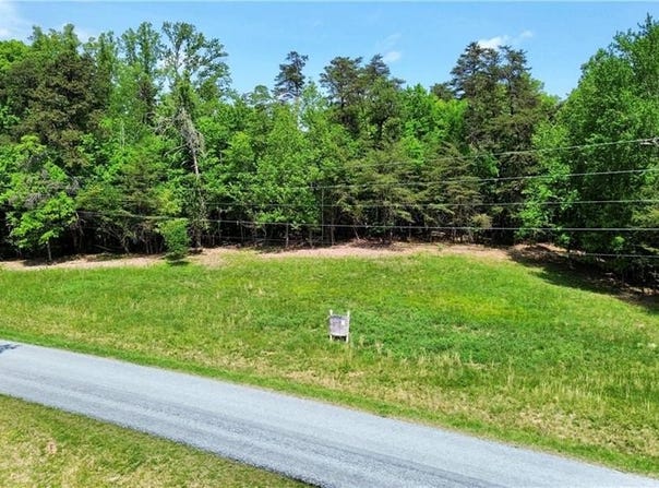 4051 Rolling Hill Drive, Tobaccoville, NC 27050