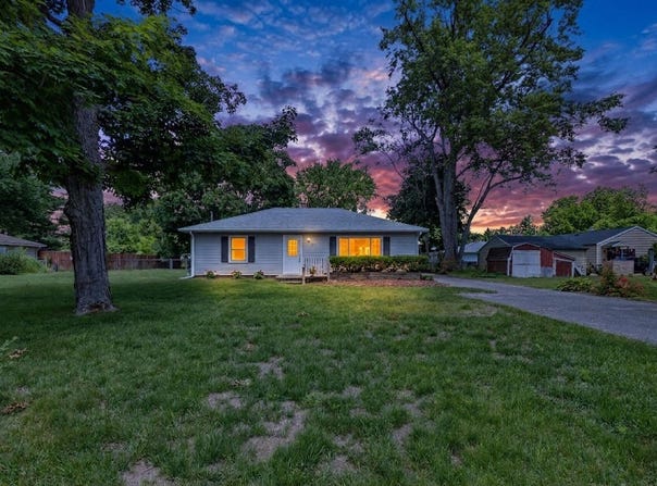 1049 Bloomfield Avenue, Plainwell, MI 49080