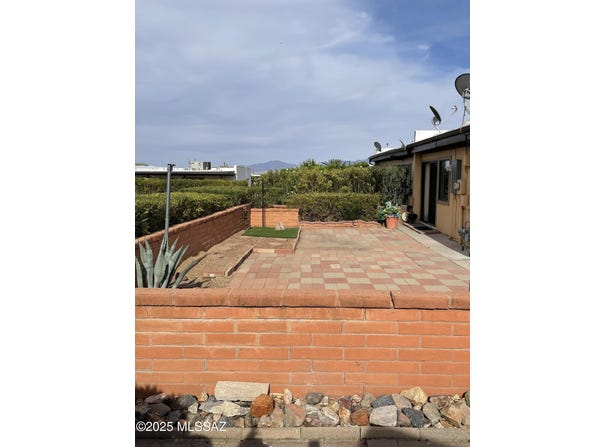 360 W Camino Del Sonador, Green Valley, AZ 85614