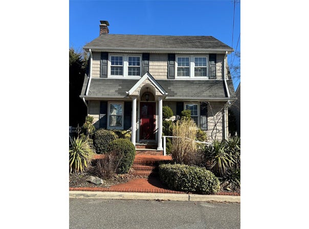 122 Finucane Place, Woodmere, NY 11598