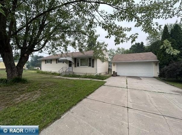 704 Maple Dr, Aurora, MN 55705