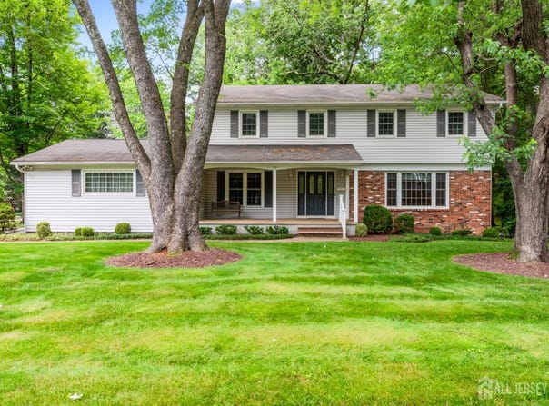 19 Redcoat Drive, East Brunswick, NJ 08816