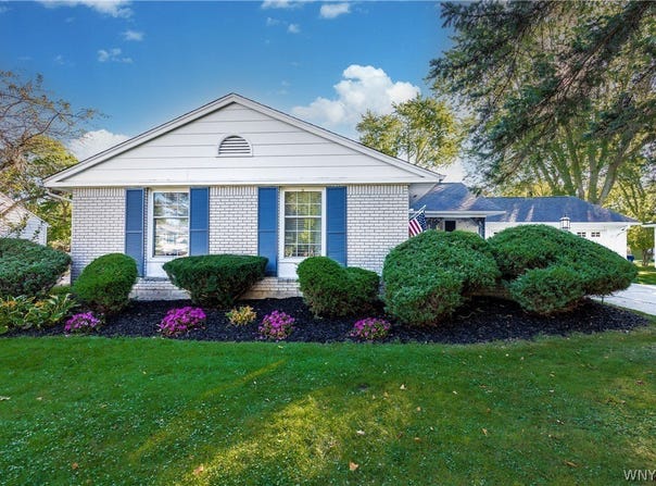 27 Exeter Road, Williamsville, NY 14221