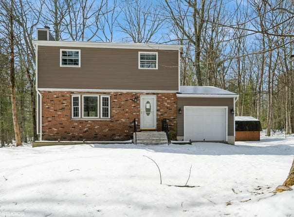 122 Fox Road, Dingmans Ferry, PA 18328