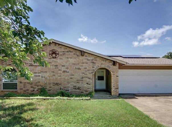 905 Redbud Street, Crowley, TX 76036