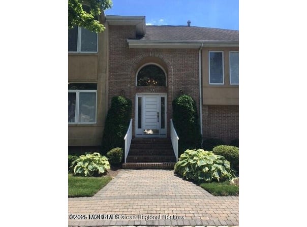 166 La Quinta Court, Holmdel, NJ 07733