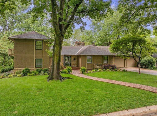 12500 Overbrook Road, Leawood, KS 66209