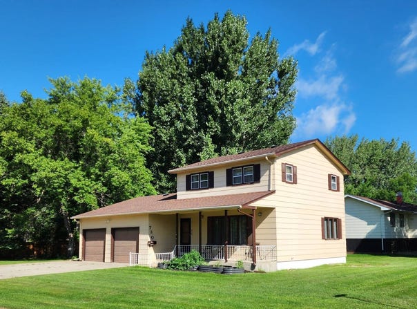 730 5th Ave SW, Rugby, ND 58368