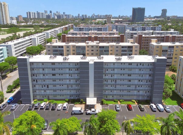 619 NE 14 Avenue, Hallandale Beach, FL 33009