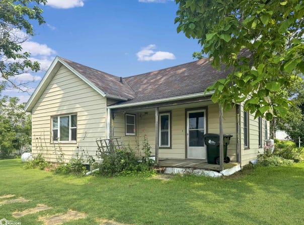 211 2nd Street, Clutier, IA 52217