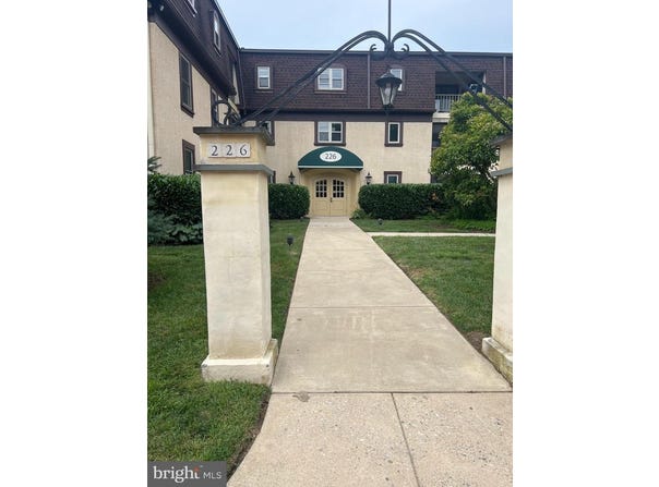 226 N ESSEX AVE #306, NARBERTH, PA 19072
