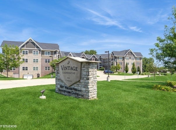 9001 Windsor Parkway, Johnston, IA 50131