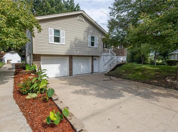 1909 Joy Circle, Excelsior Springs, MO 64024