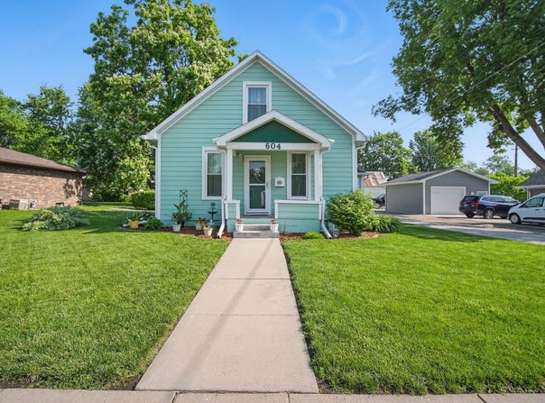 604 W 2nd Avenue, Indianola, IA 50125