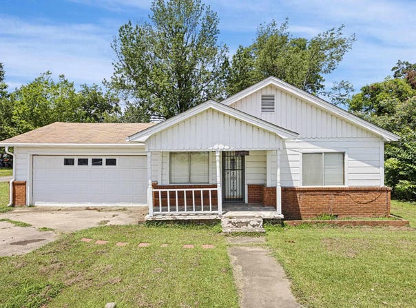 610 S Knoxville Avenue, Russellville, AR 72801