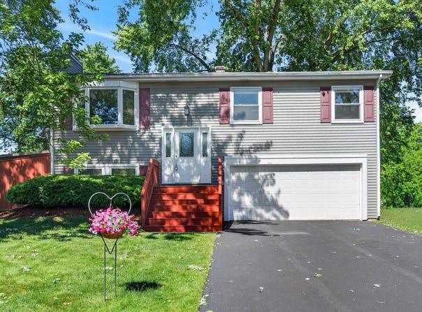 802 Prairie Avenue, Bartlett, IL 60103