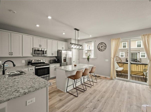 799 Roselyn Drive, Victoria, MN 55386