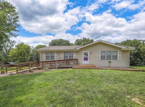 1800 S Harding Street, Oak Grove, MO 64075