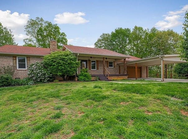 448 Daniels Ln, Celina, TN 38551
