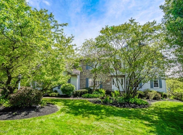 6202 Rockside Circle NW, Canton, OH 44718