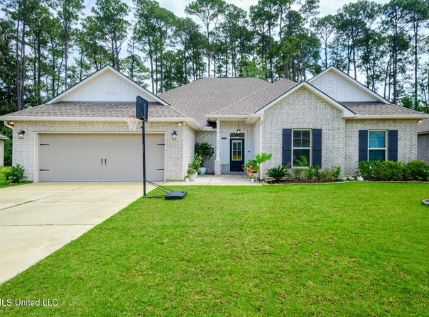 9379 Taylor Place, Ocean Springs, MS 39564