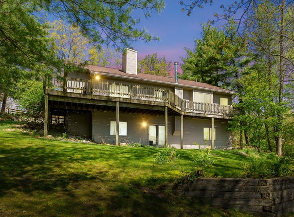 10511 Stoney Point Drive, Delton, MI 49046