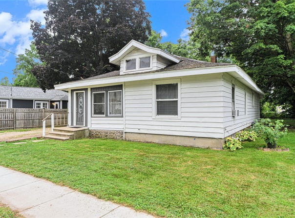 25 Washington Street, Galesburg, MI 49053