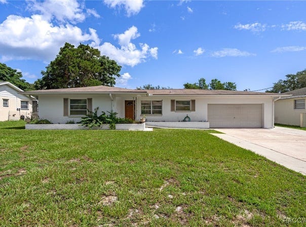 910 Spruce Street, Inverness, FL 34452