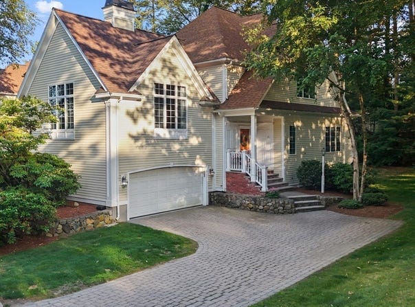32 Bobby Jones Dr, Andover, MA 01810