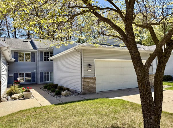 1019 Hidden Creek Drive, Norton Shores, MI 49441