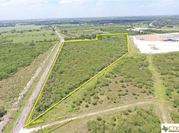1867 Old Gonzales Road, Cuero, TX 77954