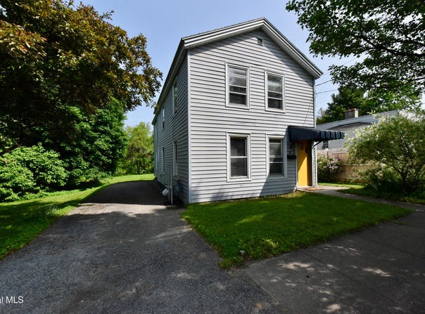 44 W 8th Avenue, Gloversville, NY 12078