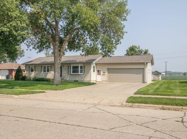 2033 17th St, Rock Valley, IA 51247