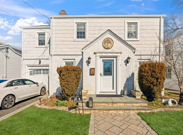 84 W Milton Street, Freeport, NY 11520