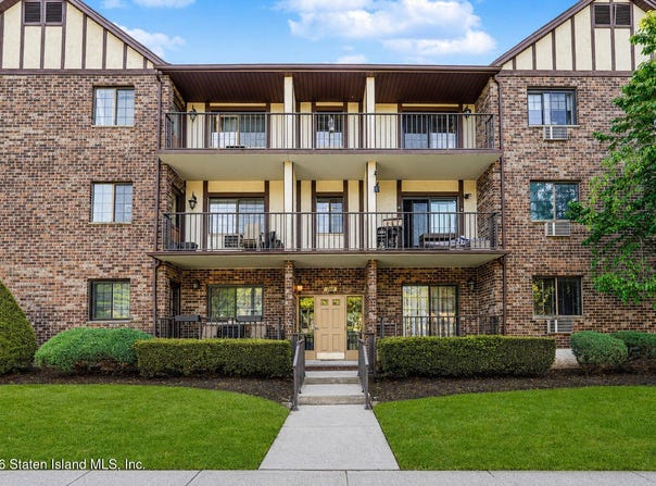 160 Devon Loop, Staten Island, NY 10314