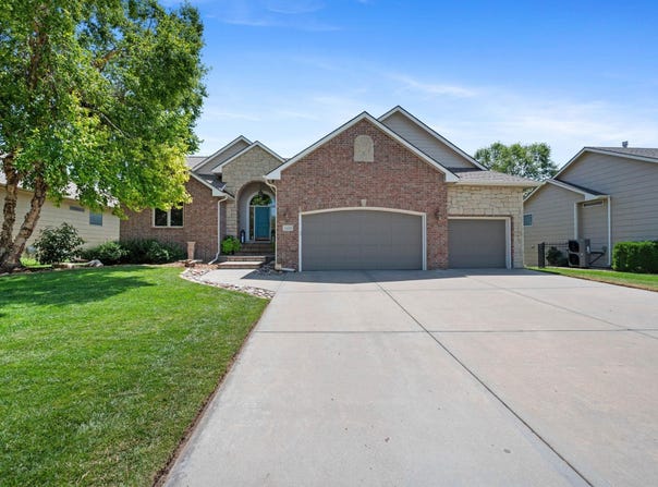 10203 W Westlakes Ct, Wichita, KS 67205