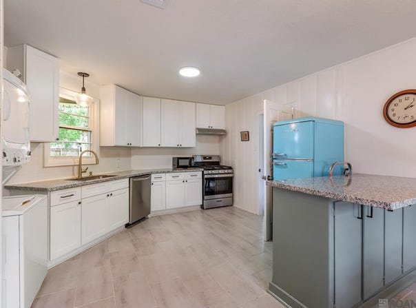 715 Cora Dr, Baton Rouge, LA 70815