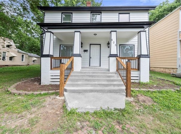 605 Oak Street, Leavenworth, KS 66048