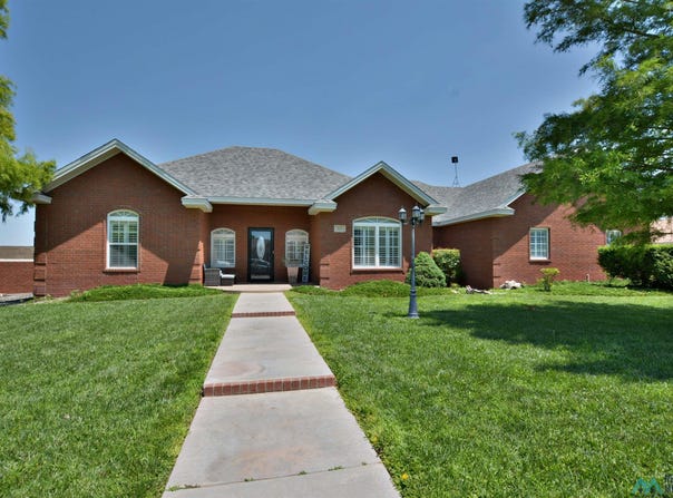 405 E 16th Street, Portales, NM 88130